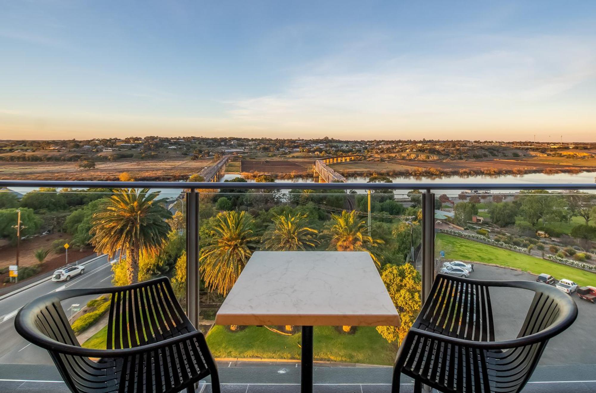 Bridgeport Hotel 4*